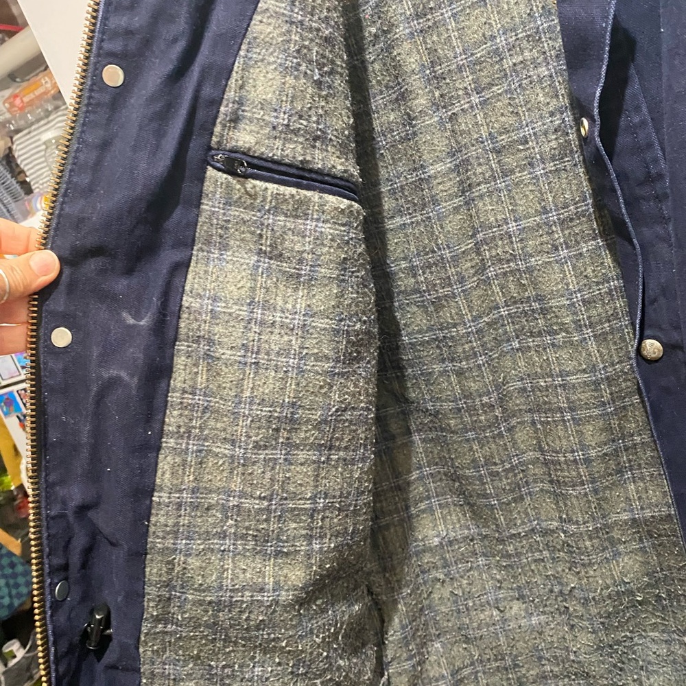 Men’s heavy work coat fits more like a large.